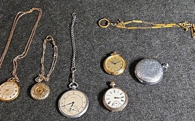 Konvolut Taschenuhren/Uhrenanhänger mit Ketten, Quarz, analog, gold/silber