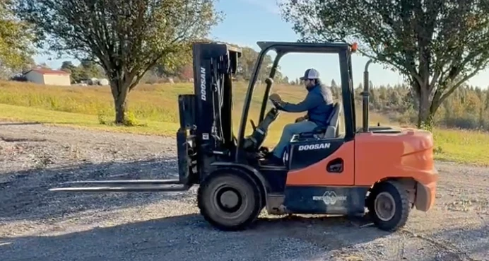 2011 Doosan D45S-5 10,000 lb Diesel Forklift - Image 3 of 4