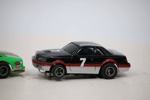 ROKAR MCAR, STP #7, FORD T-BIRD STOCK CAR & Life-Like #76 Olds HO Slot Cars - Picture 6 of 14
