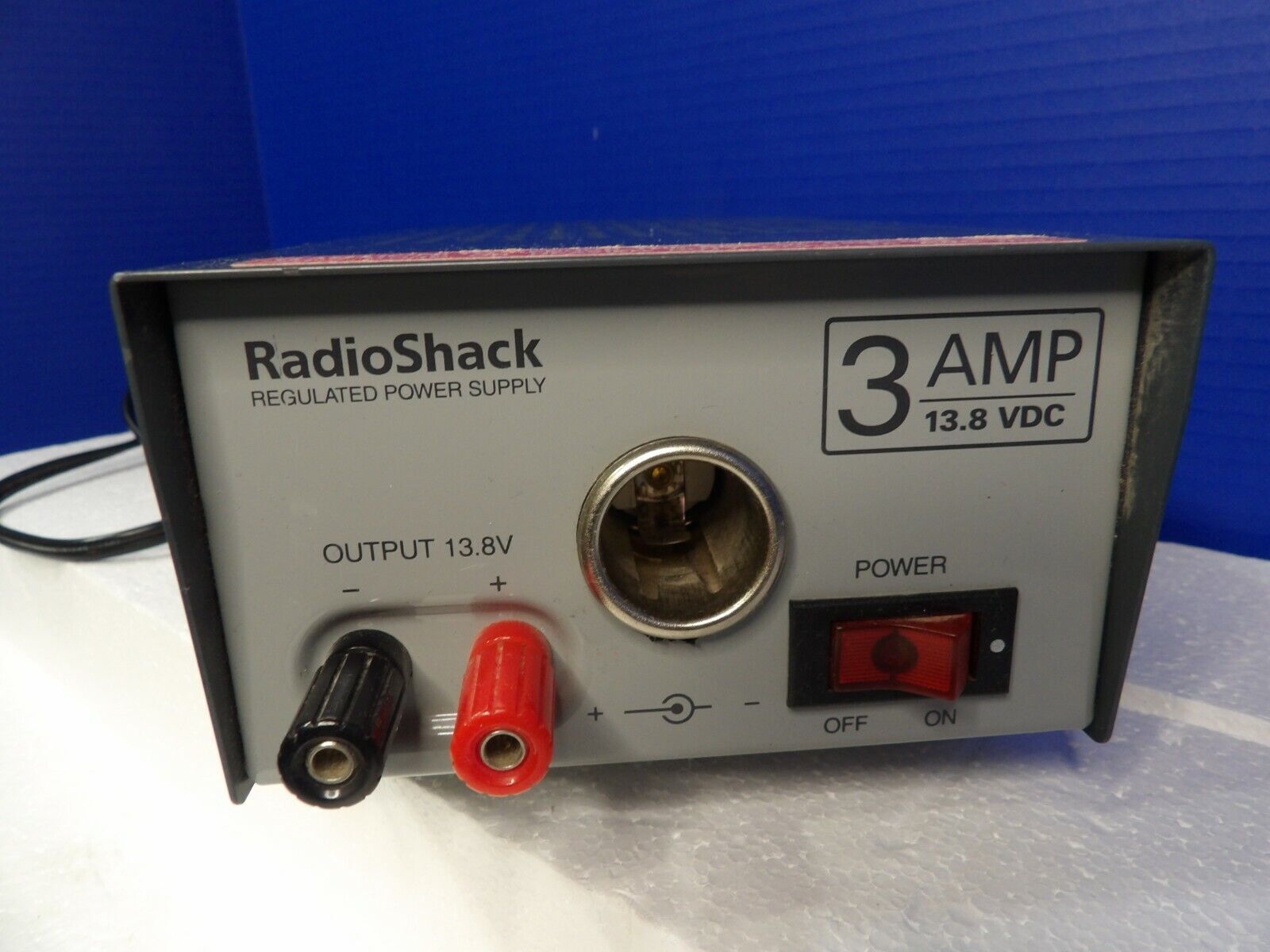 RadioShack Regulated Power Supply 3 Amp 13.8 VDC Output CAT NO. 22504