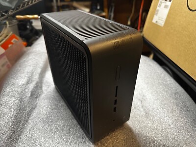 Intel BKNUC9V7QNX1 NUC9V7QNX NUC 9 Pro Kit with NVIDIA Quadro P2200. Used