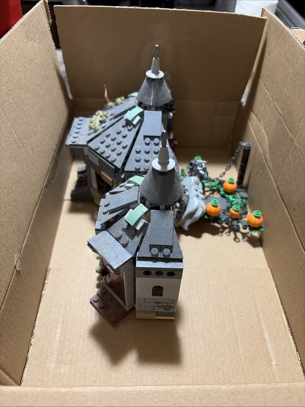 LEGO Harry Potter: Hagrid's Hut: Buckbeak's Rescue (75947) No Figures