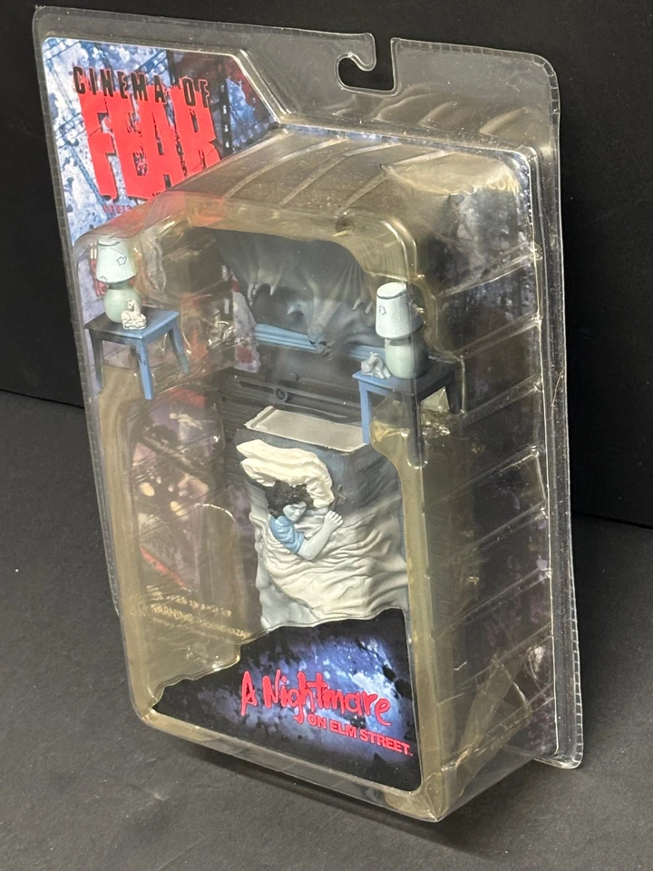 Figura Mezco Toyz Pesadilla en Elm Street Color Limitado Cinema of Fear Series Foto 4 de 4
