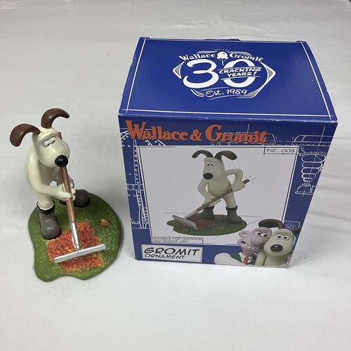 Wallace & Gromit - Gromit Gardening Figure - Indoor / Outdoor Ornament New
