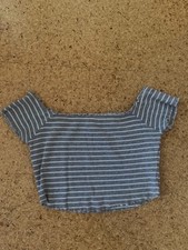 ESSENTIALS Damen Crop Top Ripp gestreift Grau...