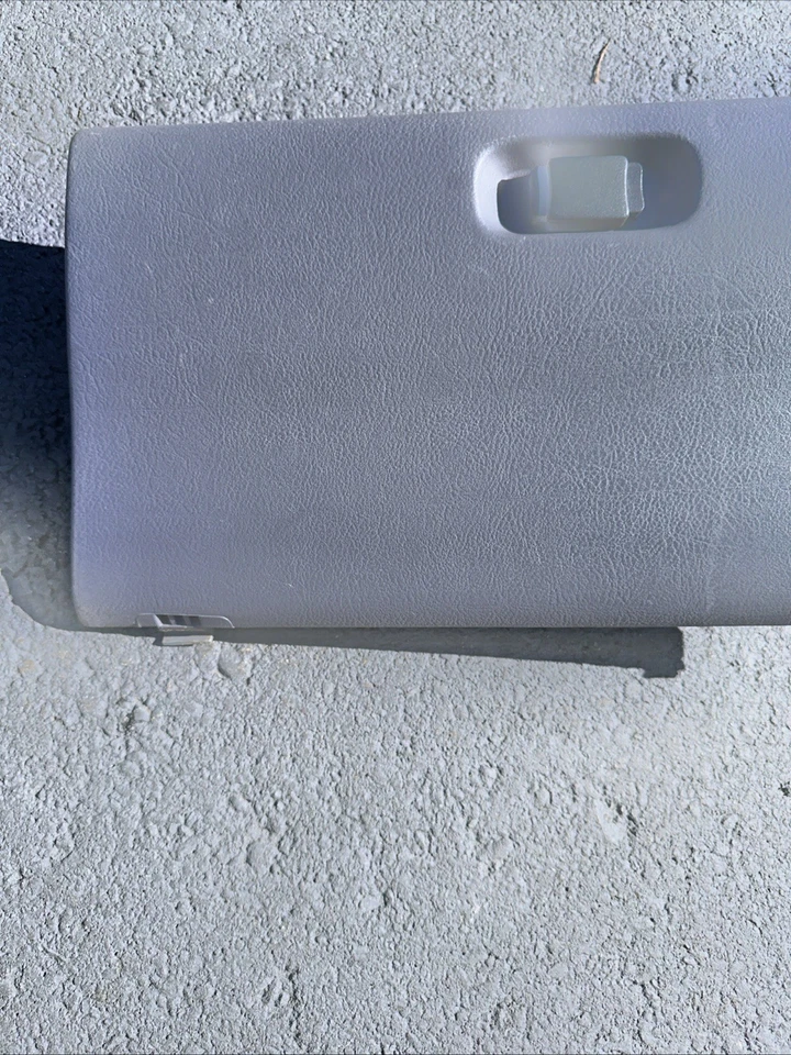 🔥94-97 Dodge RAM Dash GLOVE BOX Storage Compartment Door Assembly LT GRAY G20 - Image 2 of 4