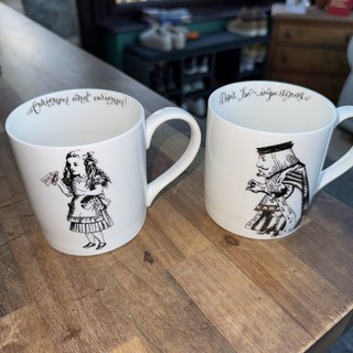 V&A Museum Alice In Wonderland Mugs Collectible Tea Coffee