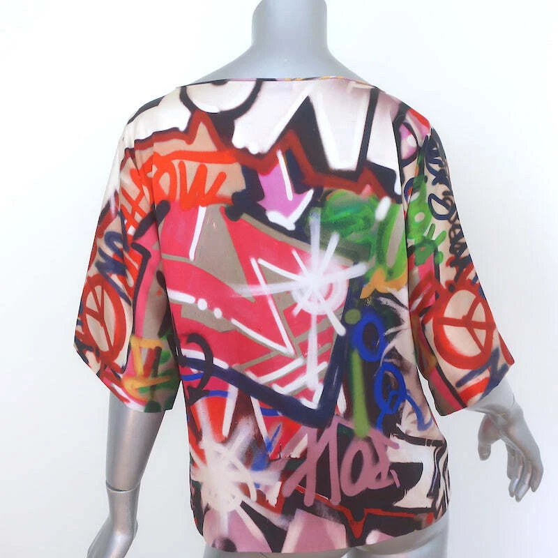 Blusa Moschino Estampado Graffiti Multicolor Seda Satén Talla US 6 Manga Corta Top Foto 4 de 4