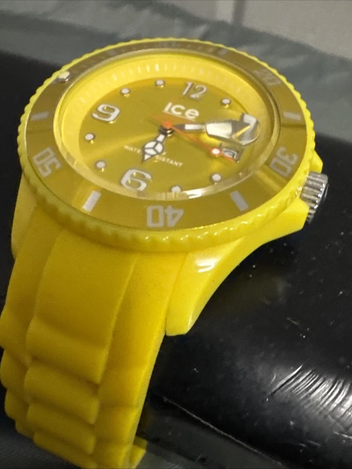 Reloj de pulsera de cuarzo amarillo Ice Watch correa de goma acero inoxidable resistente al agua Foto 3 de 4