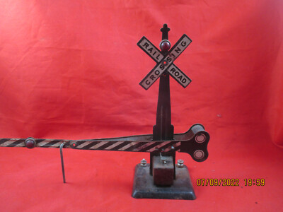 VINTAGE LOUIS MARX & CO. #438 TRAIN AUTOMATIC CROSSING GATE For restoration