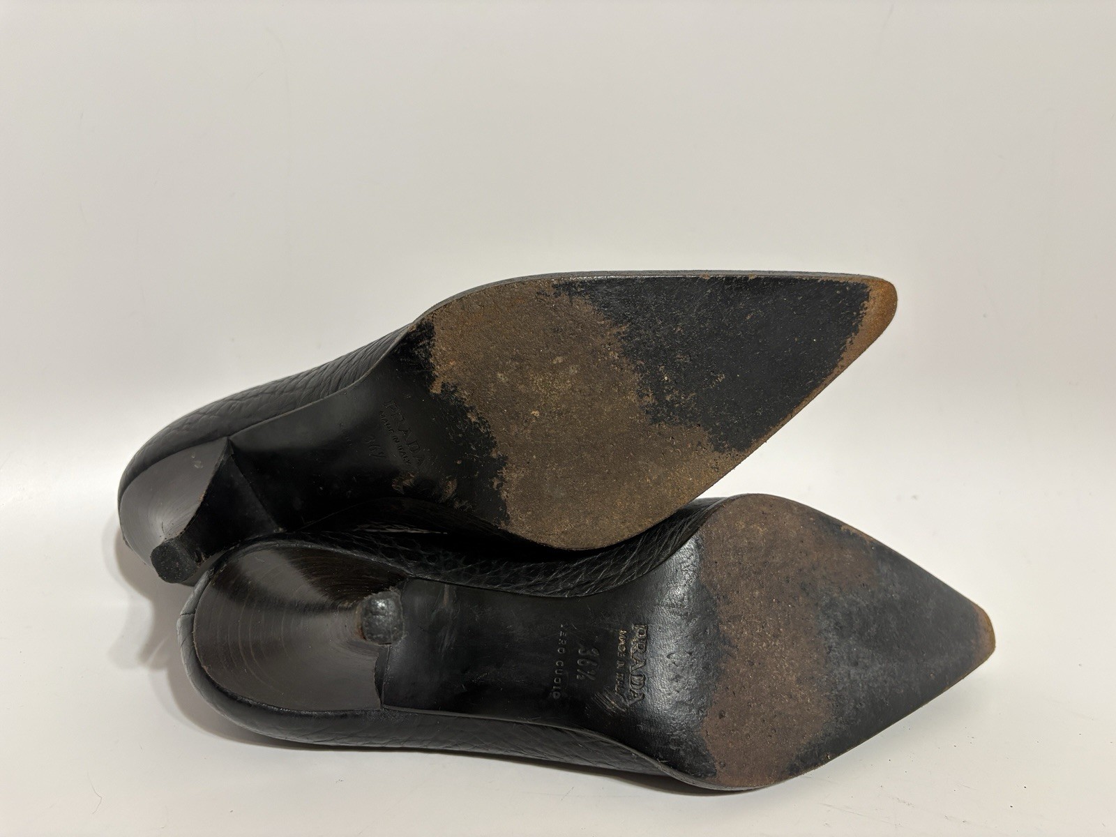 Vtg Prada Black Croc-Embossed Leather Gold Carabiner Heels 36.5 thumbnail 8