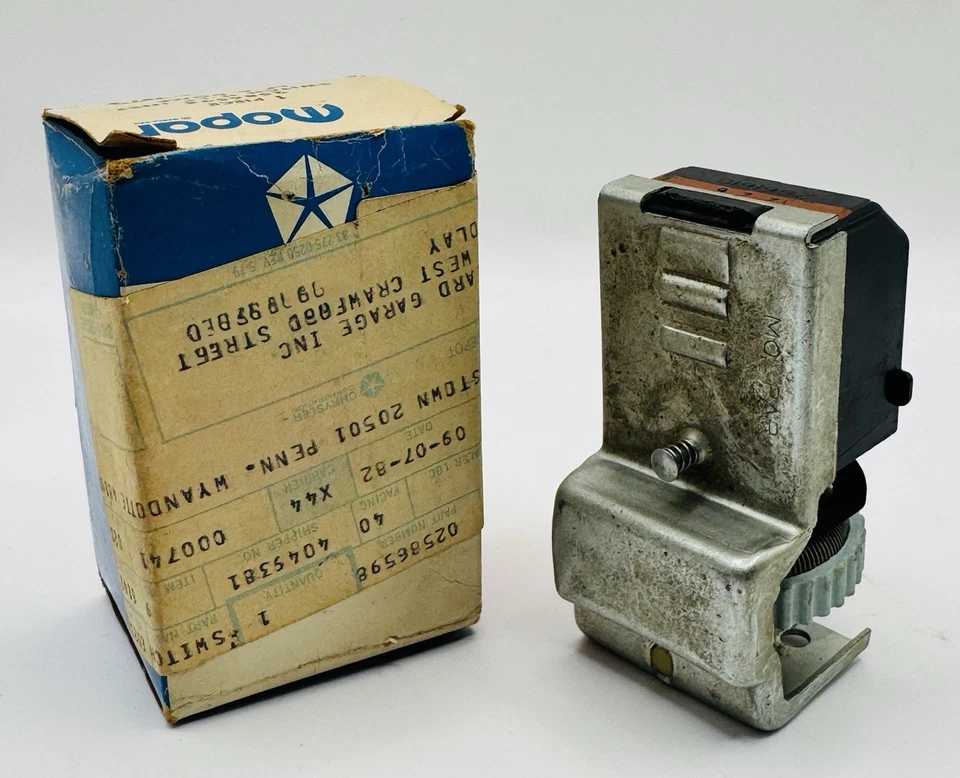 1966 - 1967 年普利茅斯 Belvedere GTX 卫星车头灯开关 2586598 NOS — 第 2/4 张图片