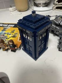 LEGO Ideas: Doctor Who (21304) W/Minifigs and Instructions (No Fez)