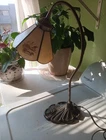 Vtg. Tiffany style art nouveau leaded glass table lamp stained glass floral base