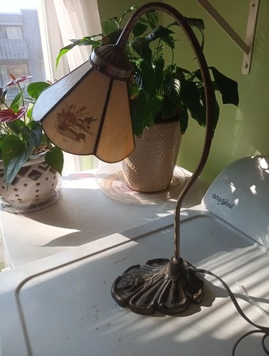 Vtg. Tiffany style art nouveau leaded glass table lamp stained glass floral base