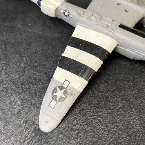 Lockheed P-38 Lightning 1/60 Scale Diecast Model by MotorMax - Picture 4 of 12
