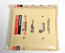  NOS SIERRA RIBBED IVORY PLASTIC BAKELITE  DOUBLE SWITCH COVER PLATE 