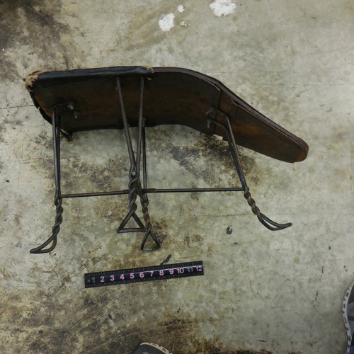 PRIMITIVE SHOE SHINE STAND BENCH-LEATHER & TWISTED METAL B'HAM AL BUS STATION - Picture 6 of 11