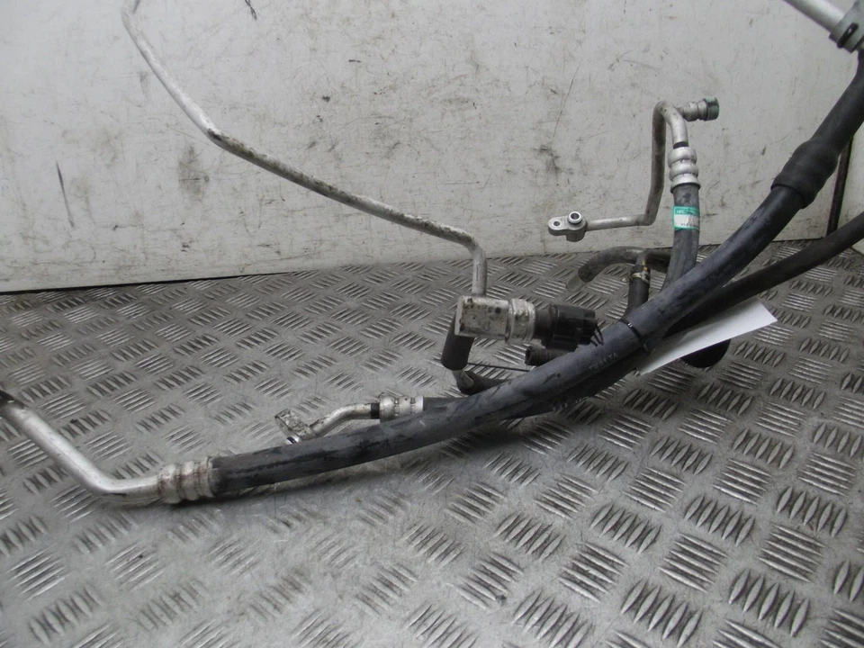 Suzuki Swift Air Con A/C Hoses Engine Pipe  95720-68l00 mk3 1.2 Petrol 10-2017h - Image 4 of 4