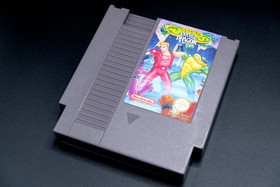 Battletoads & Double Dragon - NES - UK PAL - carrello con coperchio antipolvere - pulito e testato