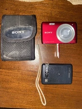 Sony Cybershot Red DSC-W670 16.1mp 6x Optical Zoom Digital Camera  WORKS. READ