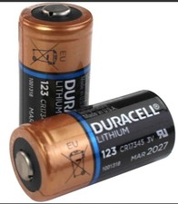 2 x CR123a Duracell 3v Lithium CR123 Battery CR17345 DL123A + FREE GIFT BARGAIN