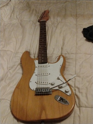 #ad Peavey T 15 Original Short Scale 80s Electric Guitar With Powered Case Amp WORKS $75.41