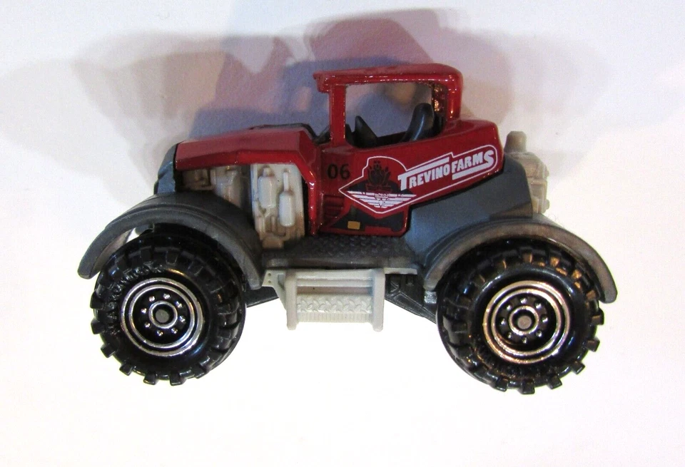 Matchbox 2.25" Diecast 4x4 Duals All Around inusual Trevino Farms tractor rojo Foto 3 de 4