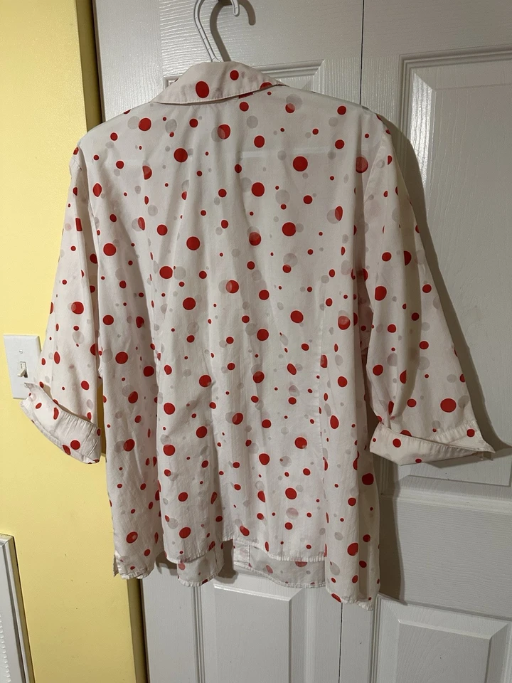 Blusa para mujer Cato rosa lunares mariposa N frontal. Talla 18/20w. Foto 4 de 4