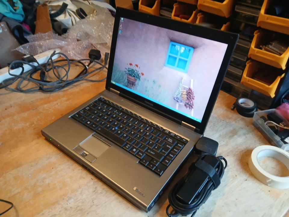 VERY FAST Toshiba Win XP Laptop--RS232 / Serial Port + 500GB HDD + 4GB RAM (T3) - Image 4 of 4