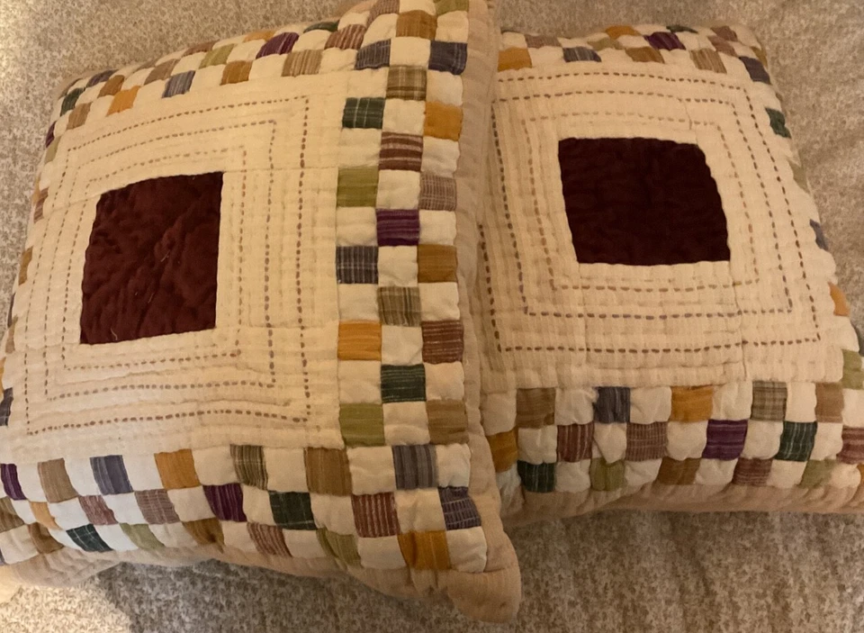 JUEGO ~ ALMOHADAS PATCHWORK COLORES NEUTROS. APROX12"x12".Algodón egipcio, PIER 1 Foto 2 de 4