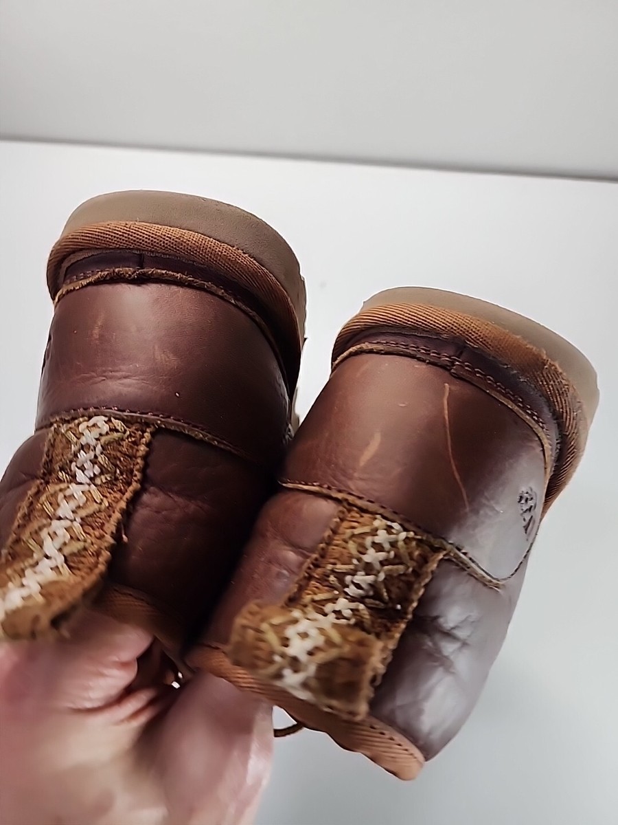 UGG Boots Mens 8 Brown Chestnut Neumel Leather Chukka  display picture 3