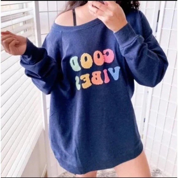 WILDFOX Size Women&#039;s Statement Sweatshirt In Good Vibes |