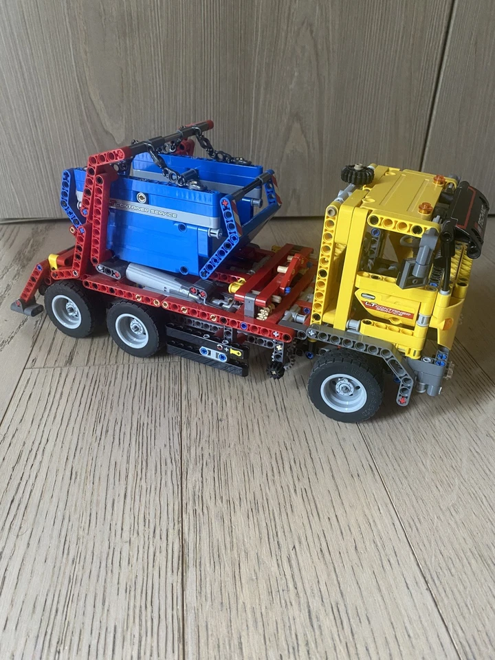 LEGO Technic 42024 Container Truck, foto 4 di 5