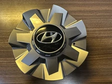 NEW OEM HYUNDAI PALISADE 2020-2022 CENTER CAP / HYUNDAI LOGO