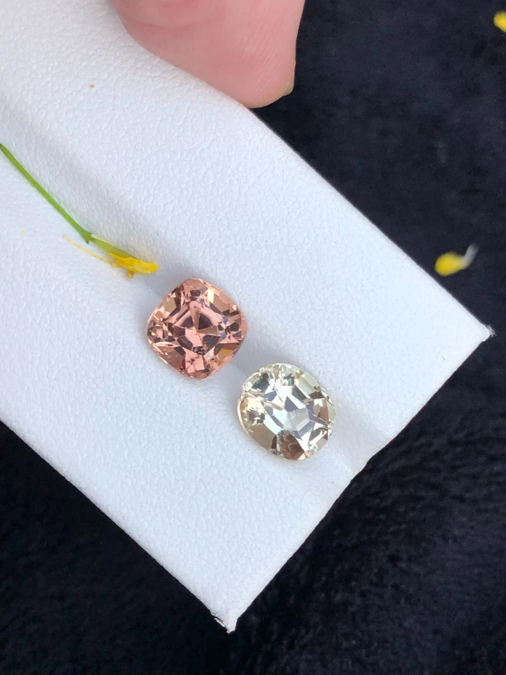 Piedra preciosa de turmalina natural: cojín facetado y corte ovalado, origen Afganistán Foto 2 de 4