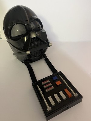 Darth Vader Mask 2004 Lucas Film Ltd. Hasbro. Speaks messages & Voice Changes!