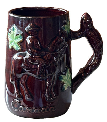 VTG Canada 28oz Tankard/Stein Embossed Mounty on Horse & Green Maple Leaves EXC!