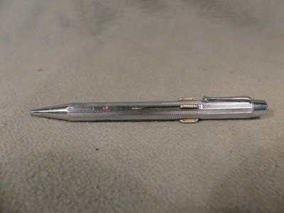 Montblanc 4 Farben Bleistift Stift vieleckig mit Guilloche - aus Metall