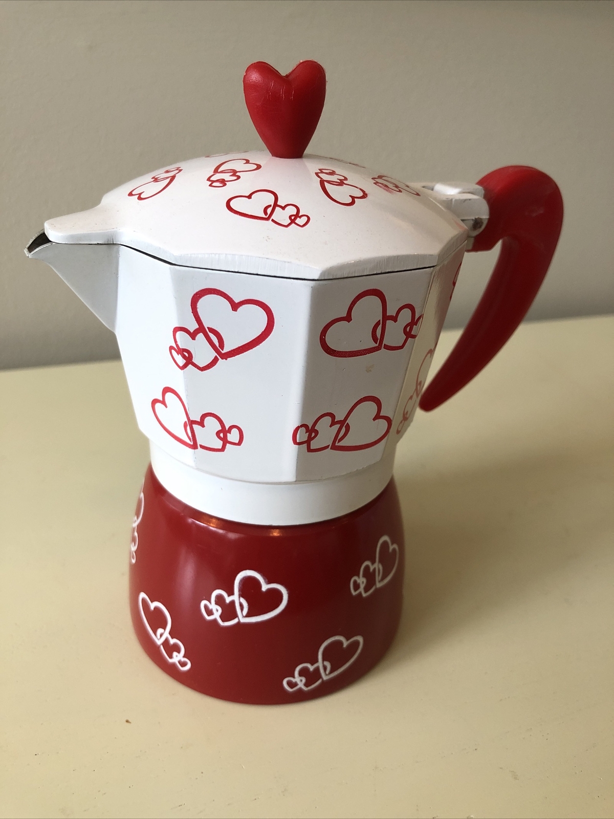 3 Cups Red Heart Design
