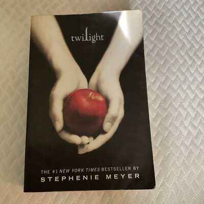 Twilight by Stephenie Meyer (2006, Trade Paperback) 9780316015844