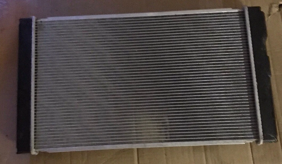 NEW Toyota Prius Radiator 2010-2015 CSF 3775 OEM REPLACEMENT - Image 2 of 2