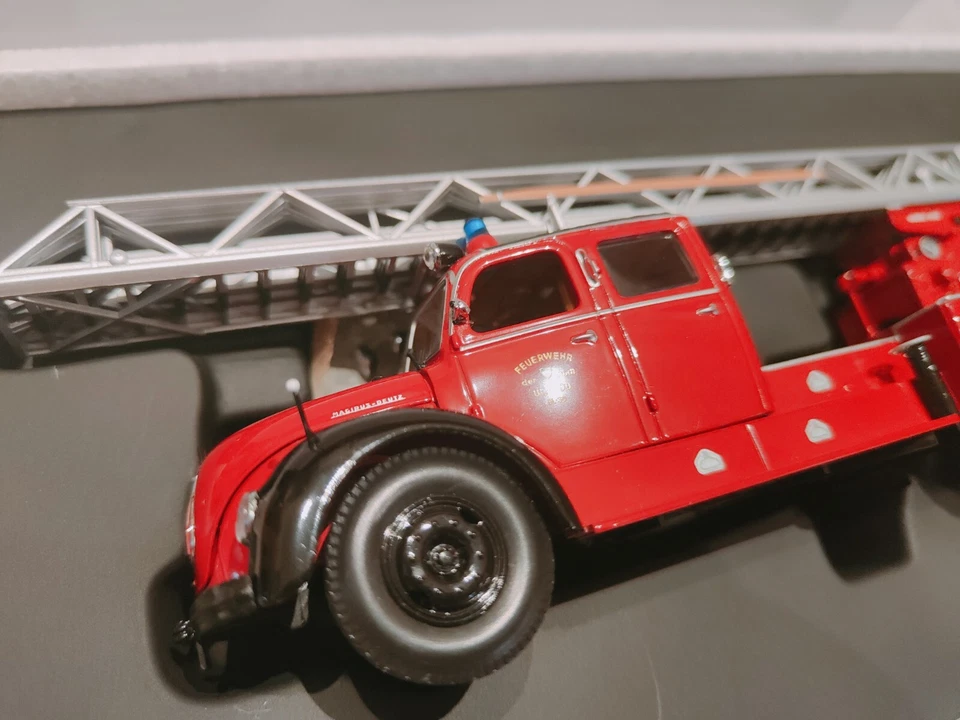 CAMION POMPIERI MINICHAMPS MAGIRUS 6500 S  1954 SCALA 1:43 REF.439 140070 - Immagine 4 di 4