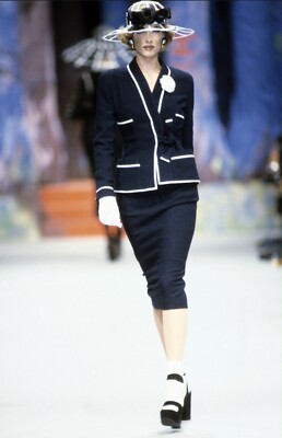 Vintage Chanel CC Spring 1992 Navy Blue White Tweed Women's Jacket