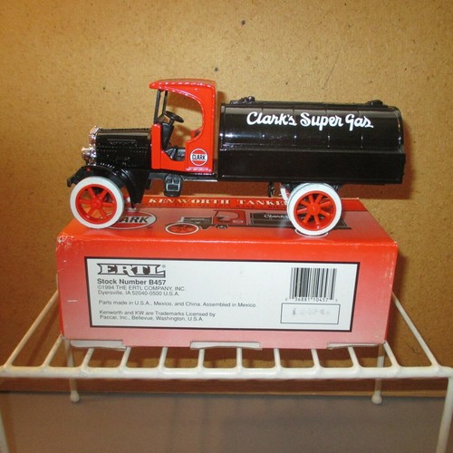 " Clark Oil & Refining " 3 Piece Truck Set,Ertl Diecast Collectibles (Rare) - Picture 6 of 7