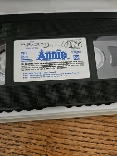 Annie VHS Classic - Picture 3 of 3