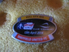 RARE OLD 2014 HULL  v SHEFFIELD UNITED FOOTBALL CLUB FACSF METAL PRESS PIN BADGE