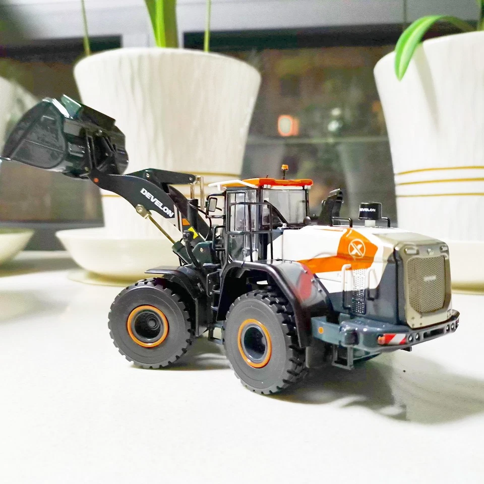 1/50 Scale DEVELON CONCEPT X Wheel Loader Diecast Model Toy Gift NEW - Image 3 of 4