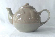 Dolgencorp Stoneware Pottery Large Tea Pot Lid Grape Vine Raised Fruit Grey Tan