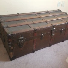 Antique EAGLE LOCK Co Terryville Conn. WW1 WW2 6th Infantry? Steamer Trunk 
